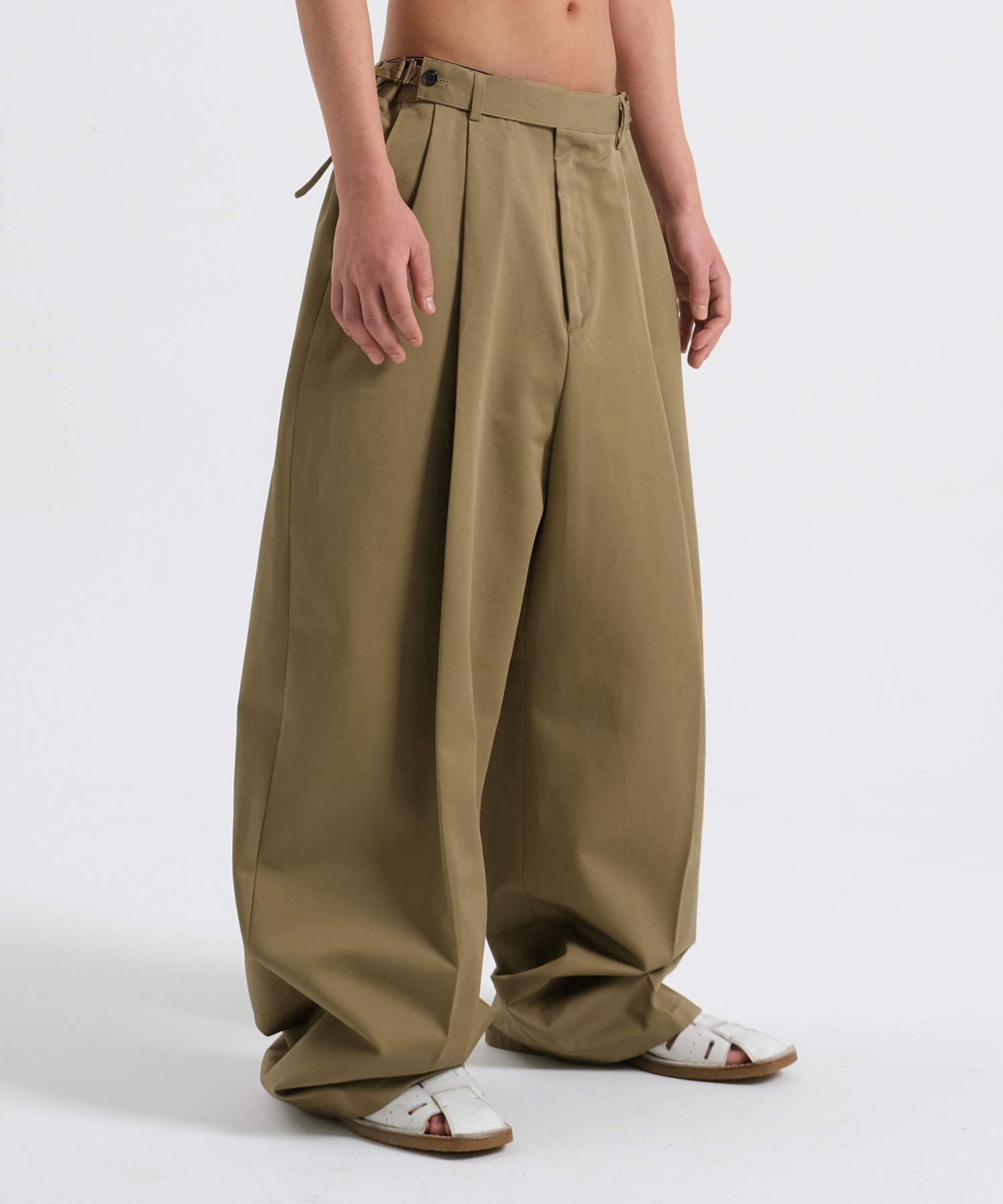 two tuck chino wide pants (camel beige)