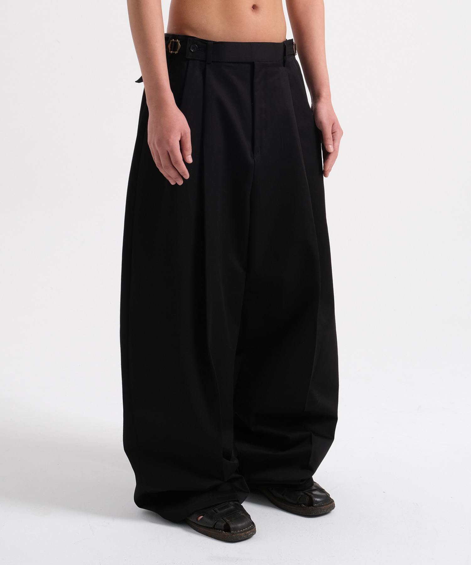 two tuck chino wide pants (black)